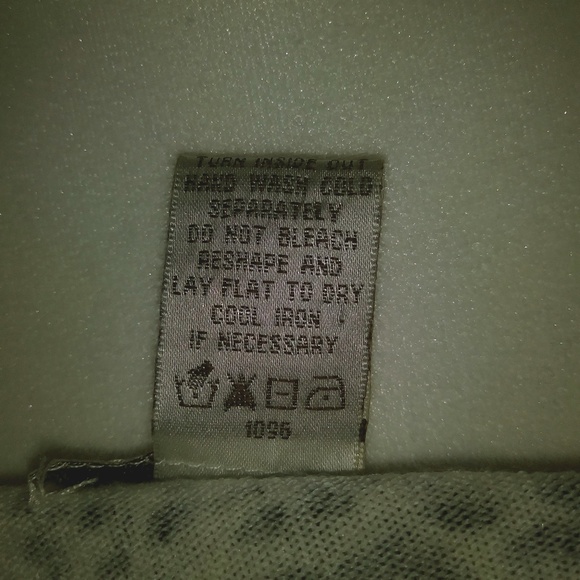 Draper's and Damon's cardigan - Picture 4 of 4